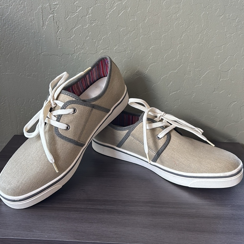 Vionic Bryson‎ Tan Khaki Canvas Lace Up Sneakers Size 9 - Picture 4 of 7